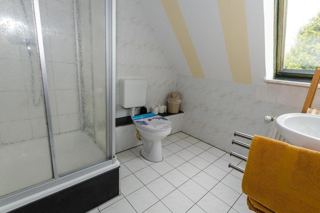 3-R-Ferienwohnung-Fuer-4-Personen-In-Schaprode-Auf-Ruegen-Zi3 Exteriör bild